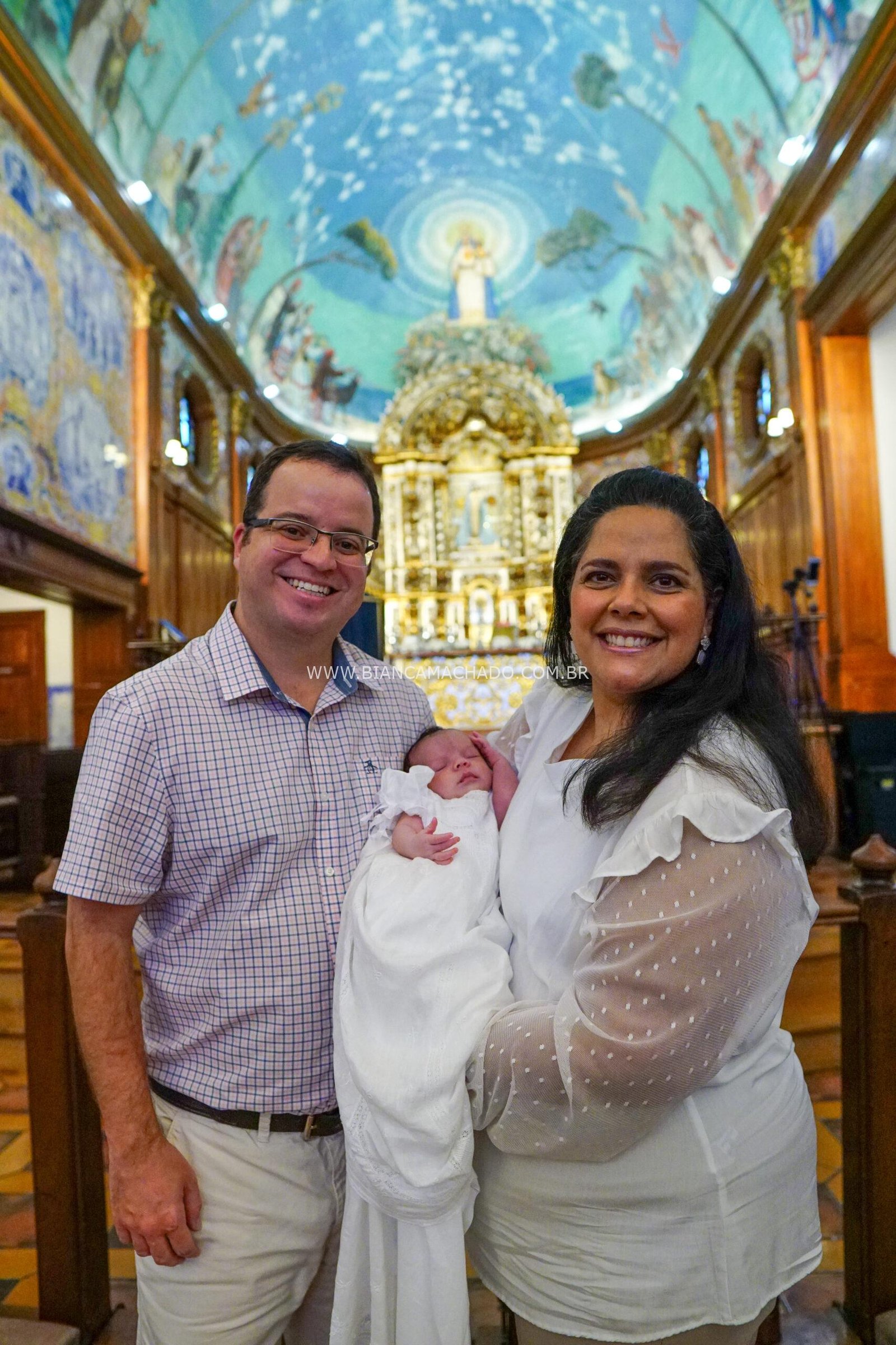 O Batizado Encantador de Rafaela: Uma Celebração de Fé na Igreja Nossa Senhora do Brasil