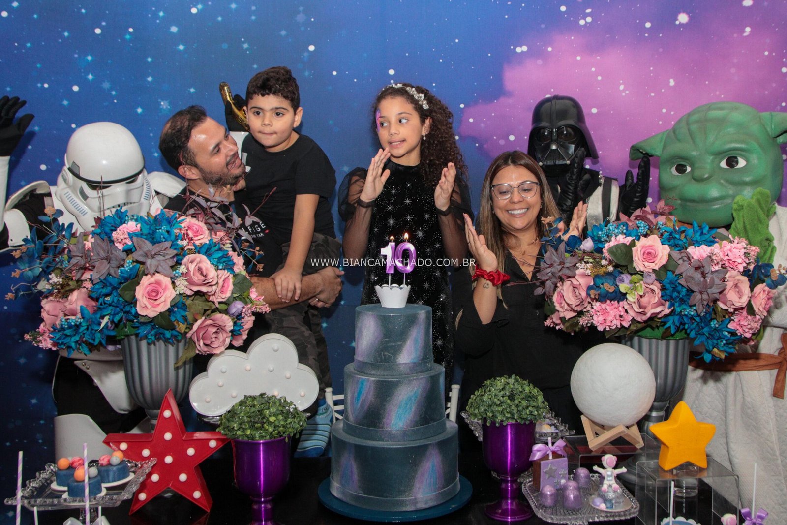 Festa Espacial: A Incrível Celebração de Aniversário da Carolina com o Tema Galáxia e Star Wars no Buffet Bom Tom Prime